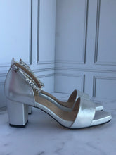 Cargar imagen en el visor de la galería, LAURA