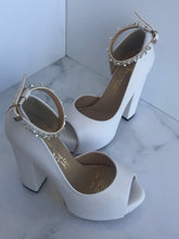 Cargar imagen en el visor de la galería, ANGELA