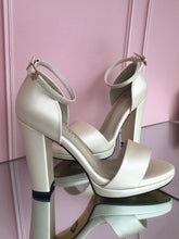 Cargar imagen en el visor de la galería, MONICA R