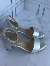 Cargar imagen en el visor de la galería, LAURA