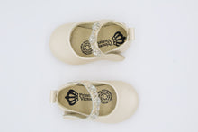 Cargar imagen en el visor de la galería, Balerina de piel ivory con cristal austriaco  311-L