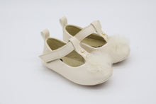 Cargar imagen en el visor de la galería, Balerina con pompón,  piel ivory con perlas-329