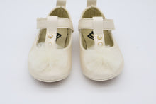 Cargar imagen en el visor de la galería, Balerina con pompón,  piel ivory con perlas-329