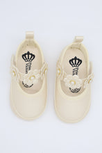 Cargar imagen en el visor de la galería, Balerina en piel ivory con flores y perlas  -305