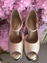 Cargar imagen en el visor de la galería, Rosalinda