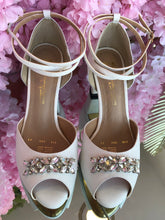 Cargar imagen en el visor de la galería, Mary Salazar