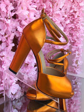 Cargar imagen en el visor de la galería, Martha