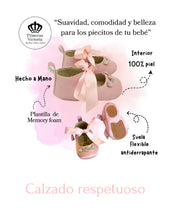 Cargar imagen en el visor de la galería, Balerina con listón de seda Rosa y cristal austriaco- 338