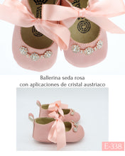 Cargar imagen en el visor de la galería, Balerina con listón de seda Rosa y cristal austriaco- 338