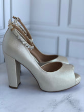 Cargar imagen en el visor de la galería, ANGELA