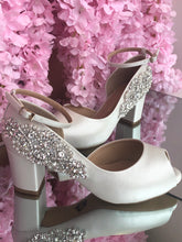 Cargar imagen en el visor de la galería, ANDREA C.