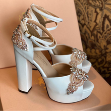 Cargar imagen en el visor de la galería, Doble Decoración con cristal Austriaco y Perlas Oro Rosado