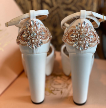 Cargar imagen en el visor de la galería, Doble Decoración con cristal Austriaco y Perlas Oro Rosado