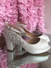 Cargar imagen en el visor de la galería, ANDREA C.