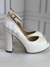 Cargar imagen en el visor de la galería, SAMANTHA B.