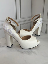 Cargar imagen en el visor de la galería, SAMANTHA B.