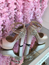 Cargar imagen en el visor de la galería, EVELYN A.