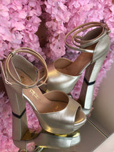 Cargar imagen en el visor de la galería, LORENA B.