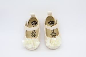 Balerina en piel ivory con flores en seda y perla -311